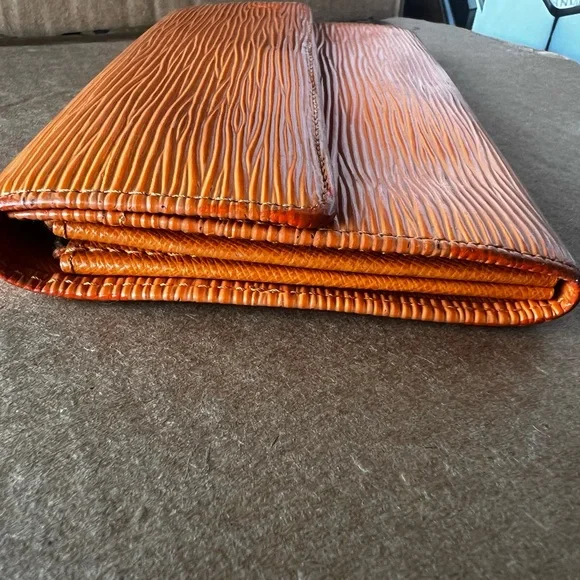 Louis Vuitton Orange Textured Wallet - Picture 2 of 9